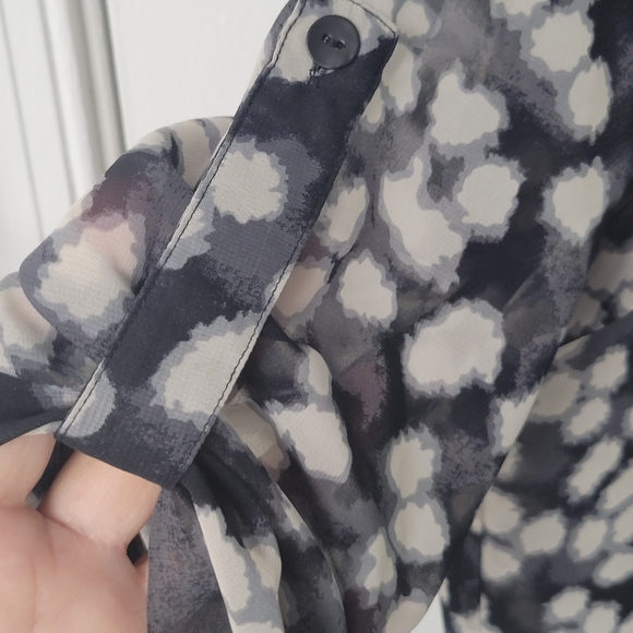 Women's Quintessential Black & Grey Roll Tab Sleeve Sheer Blouse Size Medium - Picture 9 of 13